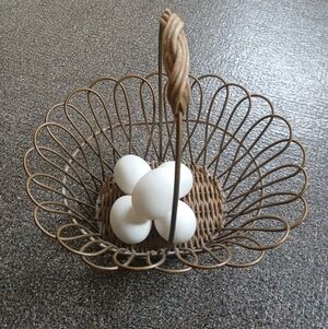 Vtg Gilt Woven & Wire Metal Handled Oval Basket Farmhouse French Easter Gift